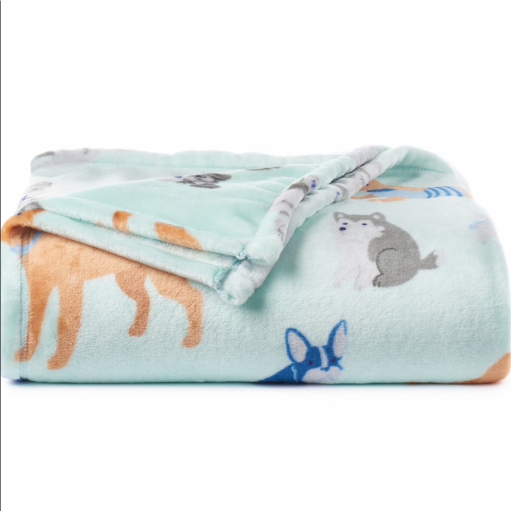 NWT Super soft plush throw w/ puppy dog print.
